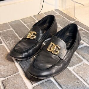 Dolce & Gabbana Black Loafers with Gold Logo